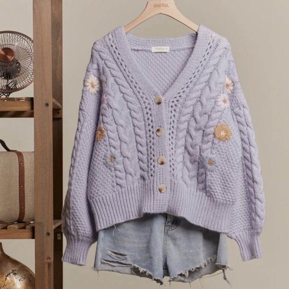 Mello Women Cardigan Sweater V-Neck Cable Knit Daisy Patches Lavender Size L